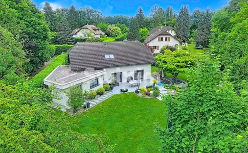 House in Ouest, Saint-Genis-Pouilly, France 1