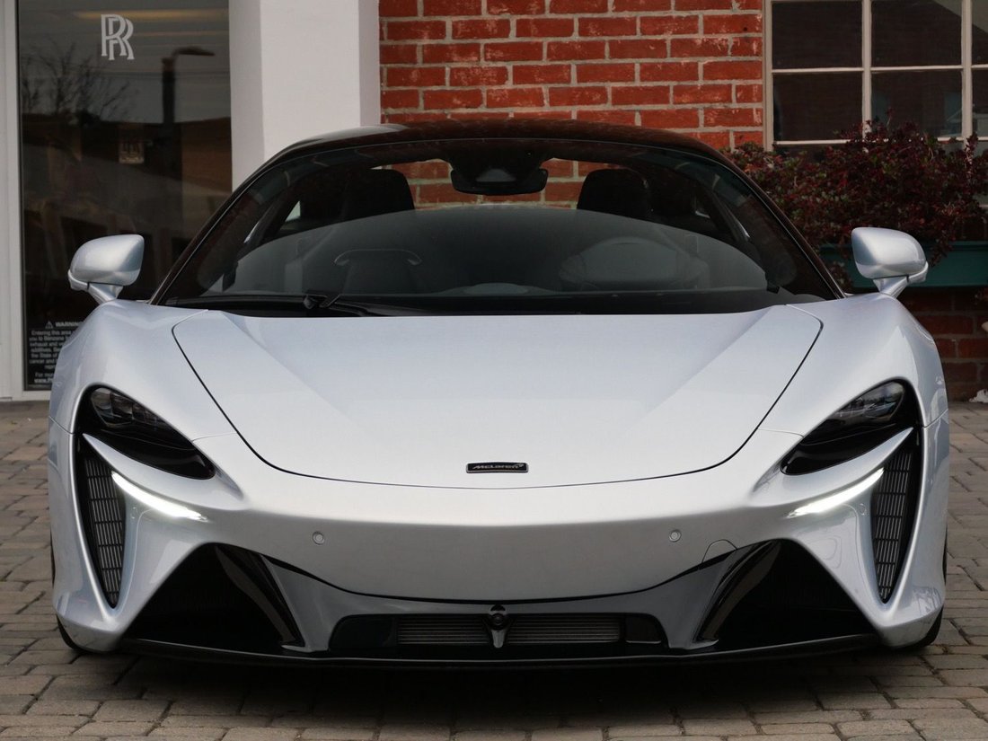 Coupe in Beverly Hills, CA, United States 2 - 18070361