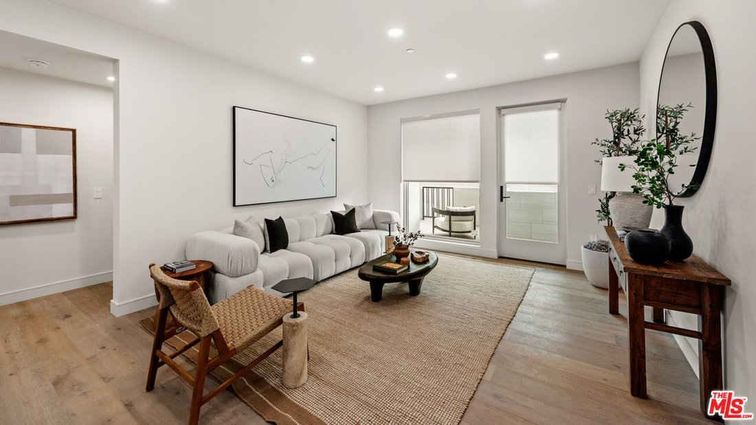 Condo in Los Angeles, California, United States 3 - 18070561