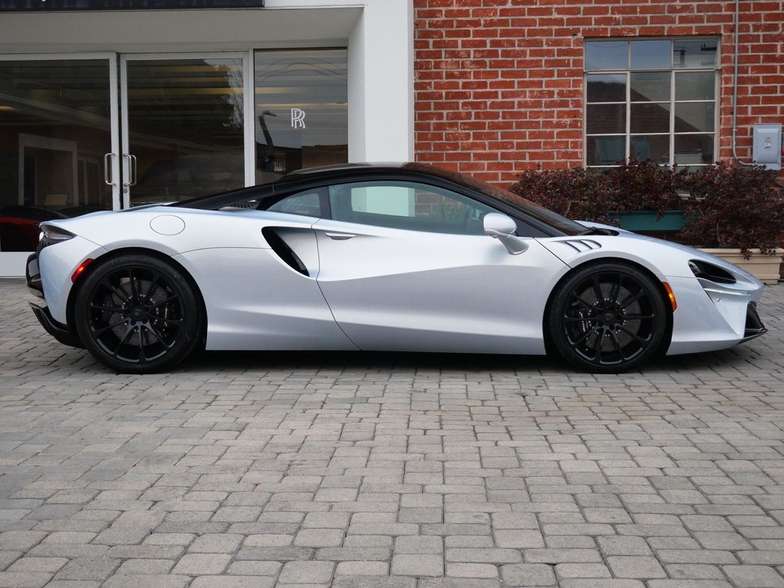 Coupe in Beverly Hills, CA, United States 3 - 18070361
