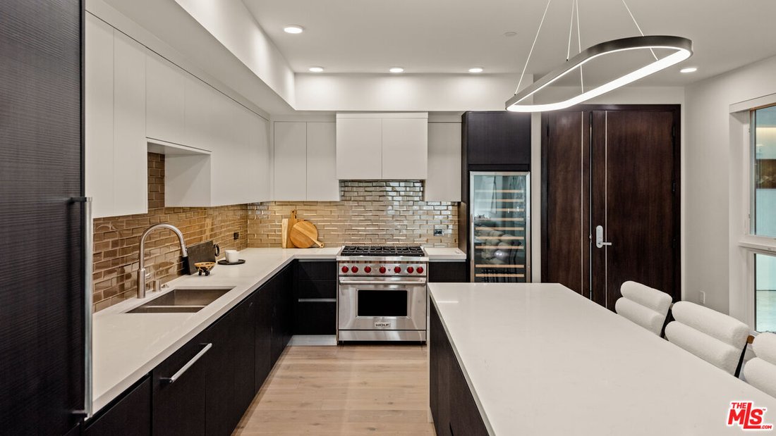 Condo in Los Angeles, California, United States 5 - 18070561