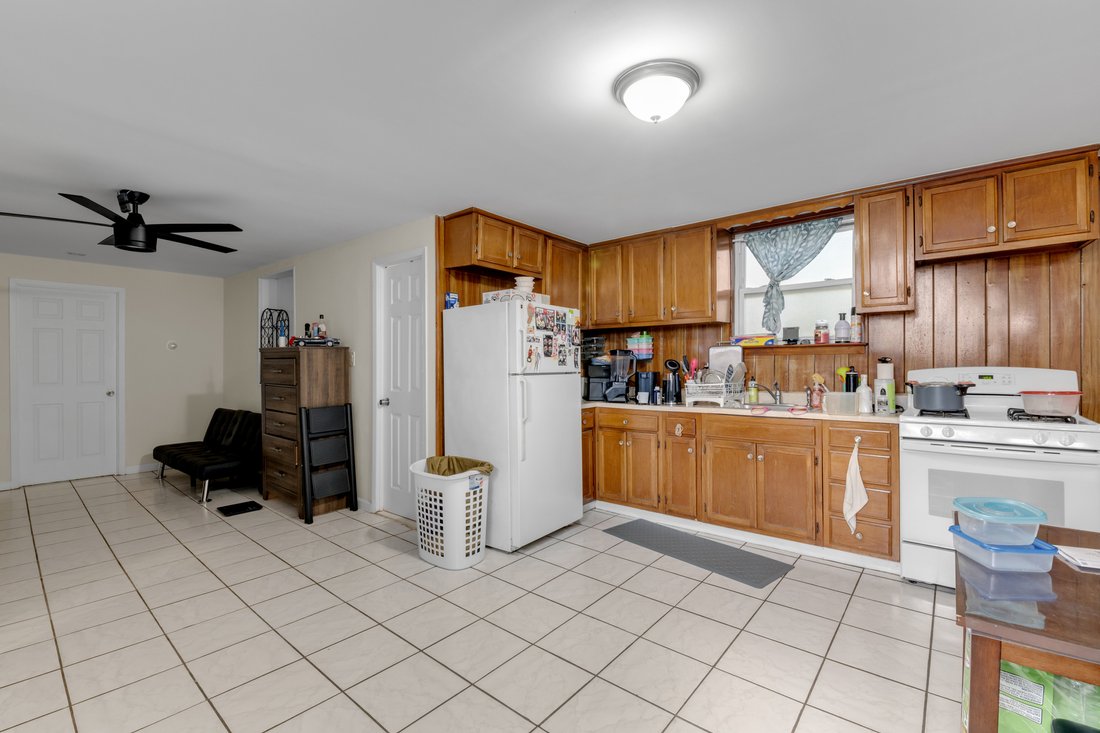 New York, New York, United States 3 - 18063755