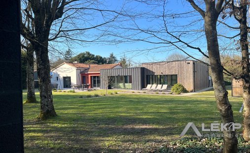 House in Arrondissement of La Roche-sur-Yon, Pays de la Loire, France 1
