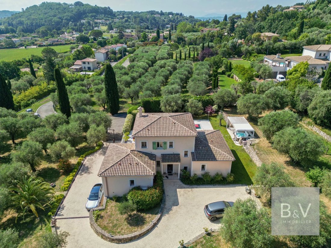 Villa in Châteauneuf-Grasse, Provence-Alpes-Côte d'Azur, France 2 - 18073246