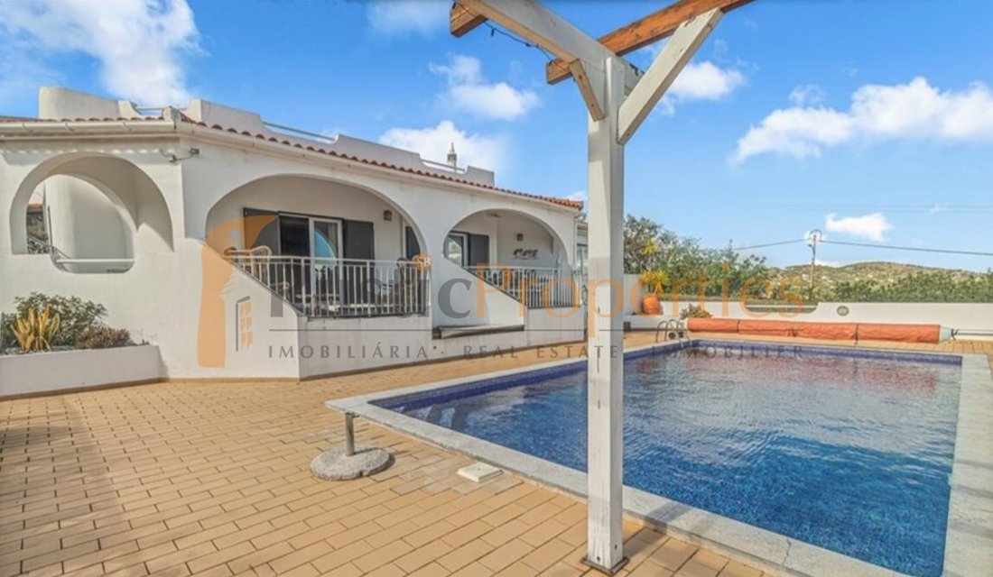 Villa in Santa Barbara de Nexe, Algarve, Portugal 1 - 15656909