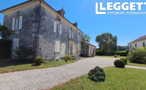 House in La Tour-Blanche, La Tour-Blanche-Cercles, France 1