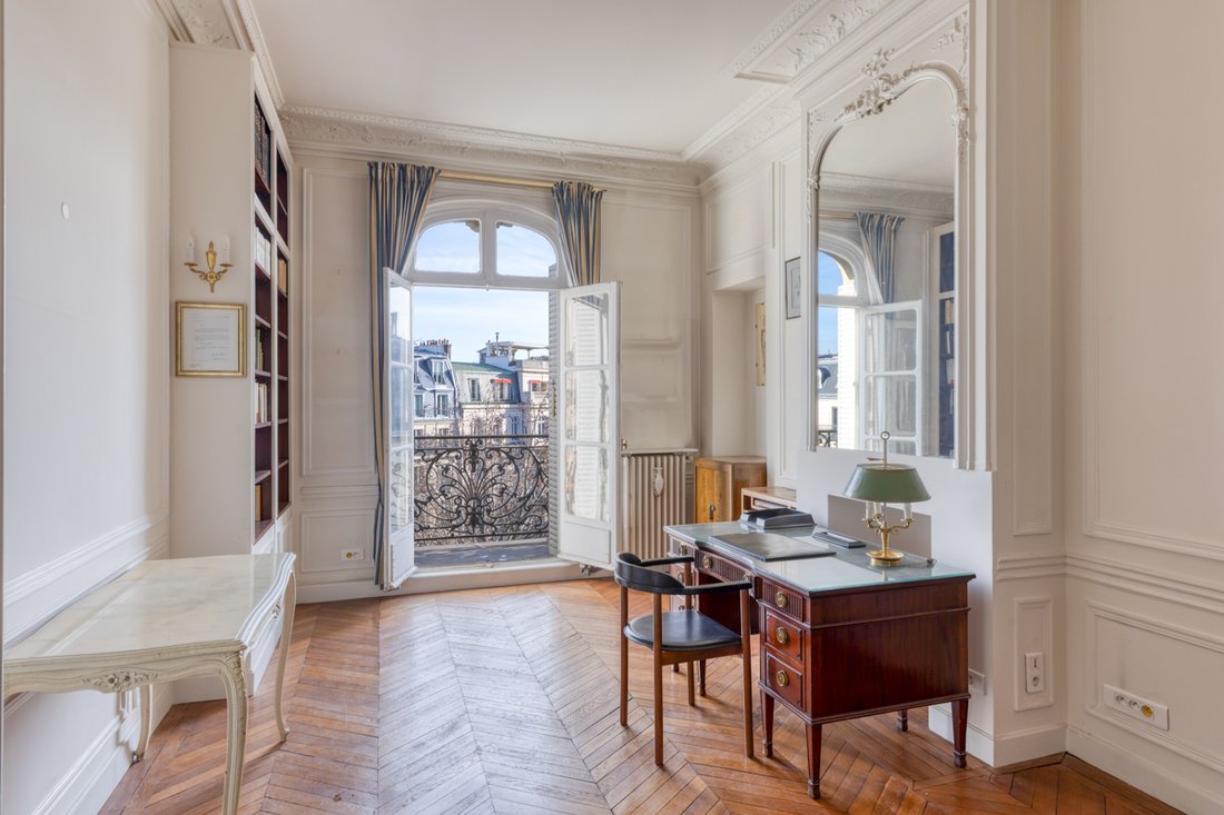 Apartment in Elysées-Madeleine, Paris 8e Arrondissement, Paris 5 - 18075372