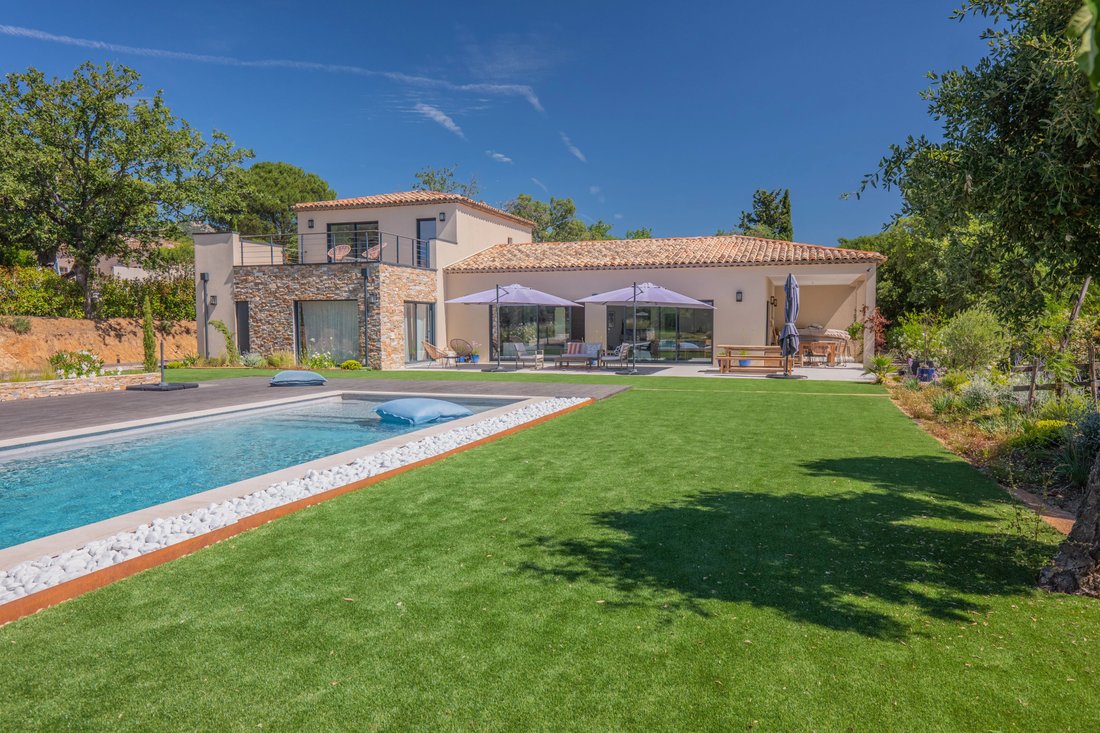 Villa in Grimaud, Provence-Alpes-Côte d'Azur, France 1 - 17474119