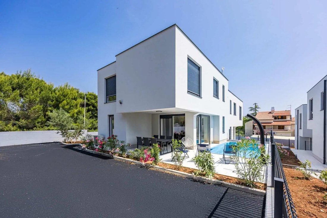 Villa in Premantura, Istria County, Croatia 1 - 18068203