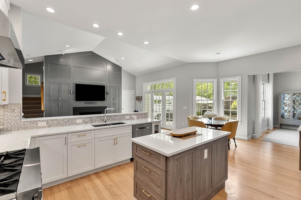 House in Quincy, Massachusetts, United States 4 - 18076564