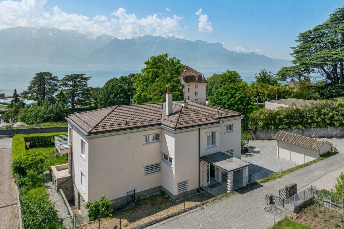 Love At First Sight! Renovated Property With Two Balconies And A Garden