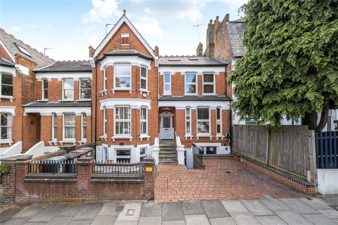 House in Colney Hatch, Barnet, England 1 - 16748699
