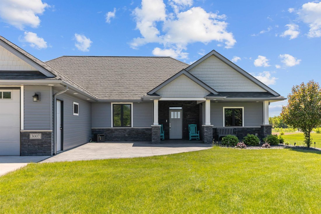 Neenah, Wisconsin, United States 4 - 18078169