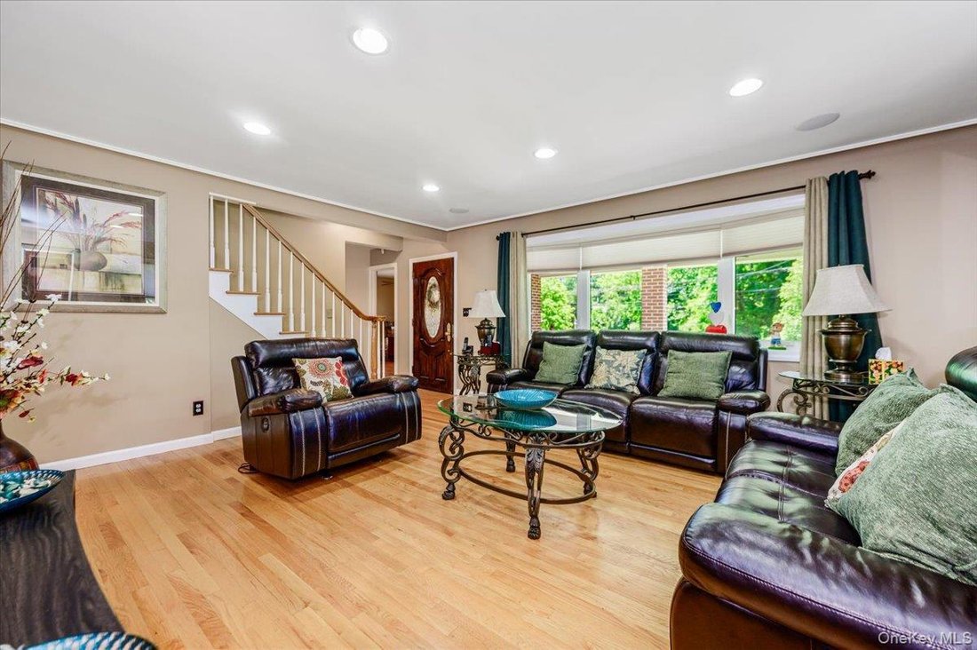 House in Thornwood, New York, United States 5 - 18074655