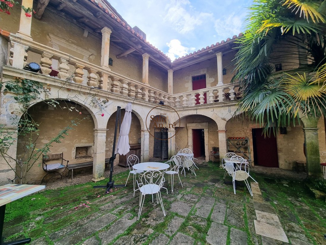 House in La Rochefoucauld, La Rochefoucauld-en-Angoumois, France 2 - 18078061