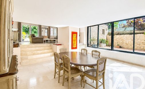 House in Bas, Maule, France 1