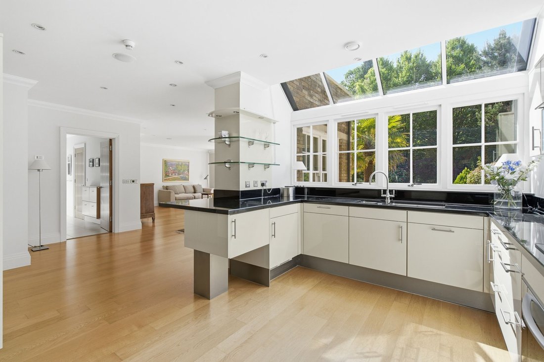House in Sunninghill, England 5 - 18074485