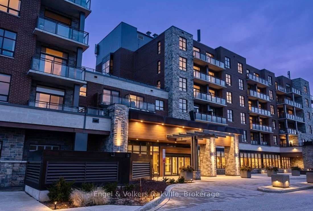 House in Burlington, Ontario, Canada 1 - 18076607