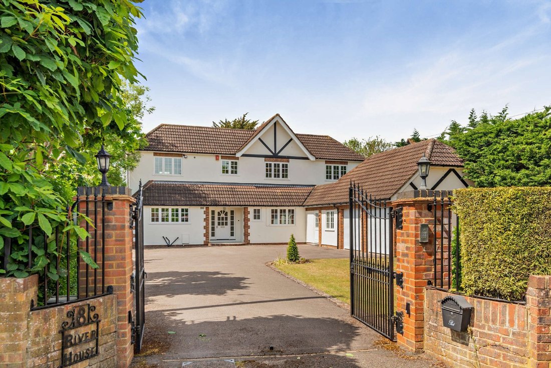 House in Dorney, England 1 - 18072782