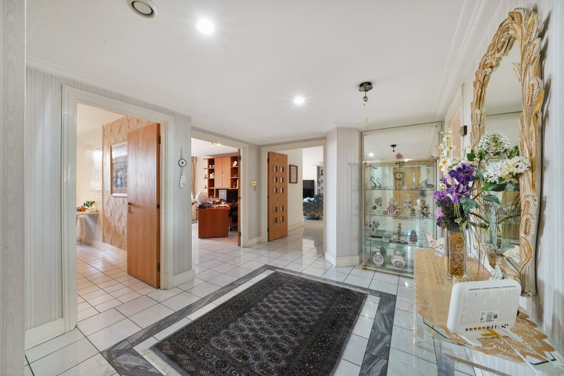 Apartment in Brook Green, Hammersmith and Fulham, England 2 - 18074458