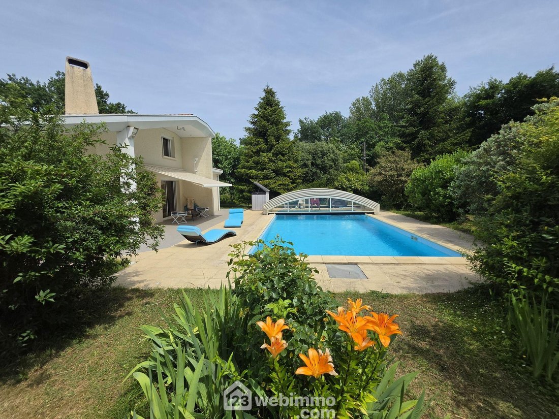 Villa in Centre Ville, Blanquefort, France 1 - 18076944