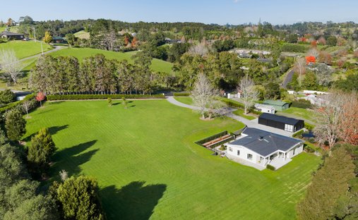 House in Coatesville, Auckland, New Zealand 1