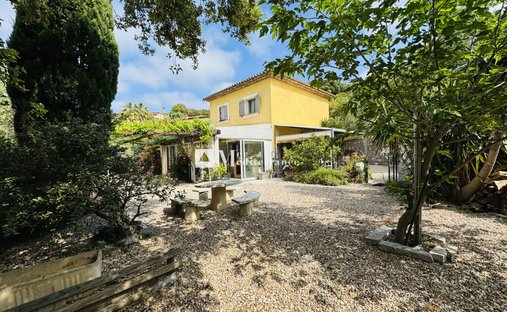 House in Ville-Les Saquedes-Le Bouillonnet, Sainte-Maxime, France 1