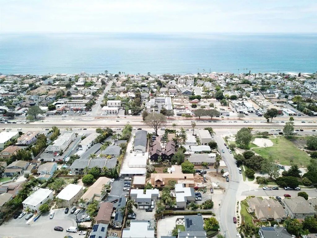Encinitas, California, United States 1 - 18079480