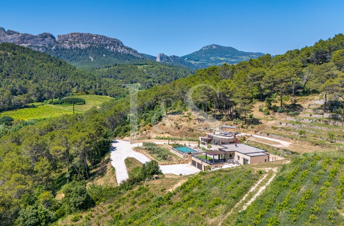 Villa in Beaumes-de-Venise, Provence-Alpes-Côte d'Azur, France 1 - 18076273