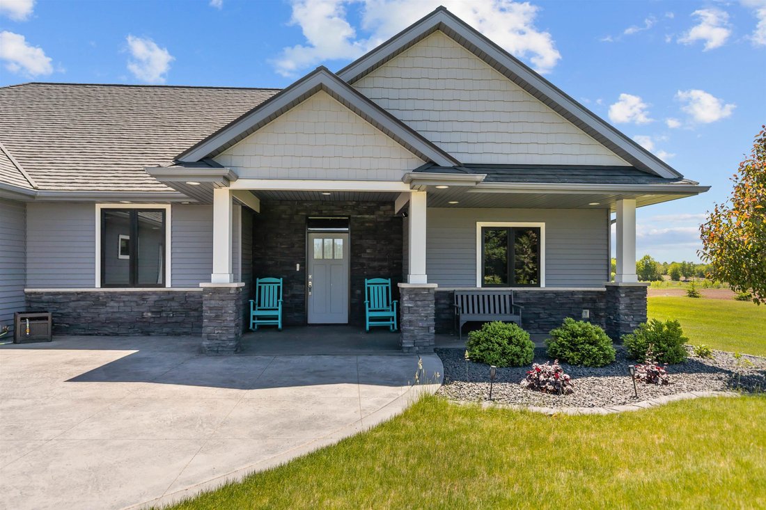 Neenah, Wisconsin, United States 5 - 18078169