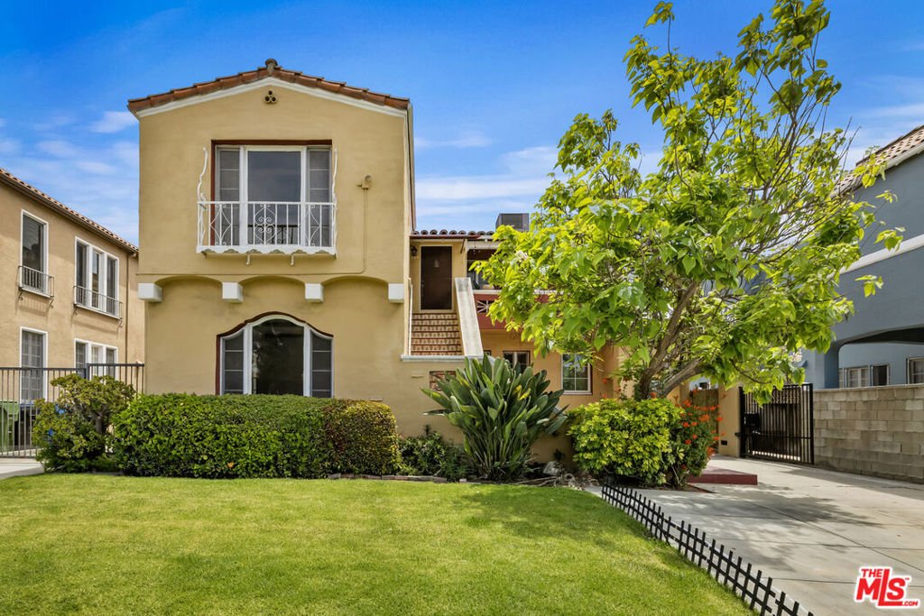 Los Angeles, California, United States 2 - 18074833