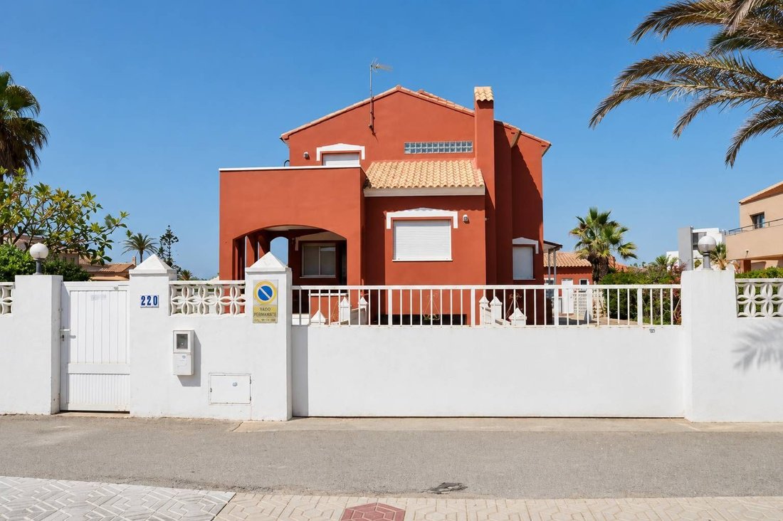 Villa in La Manga del Mar Menor, San Javier, Región de Murcia 1 - 16927150