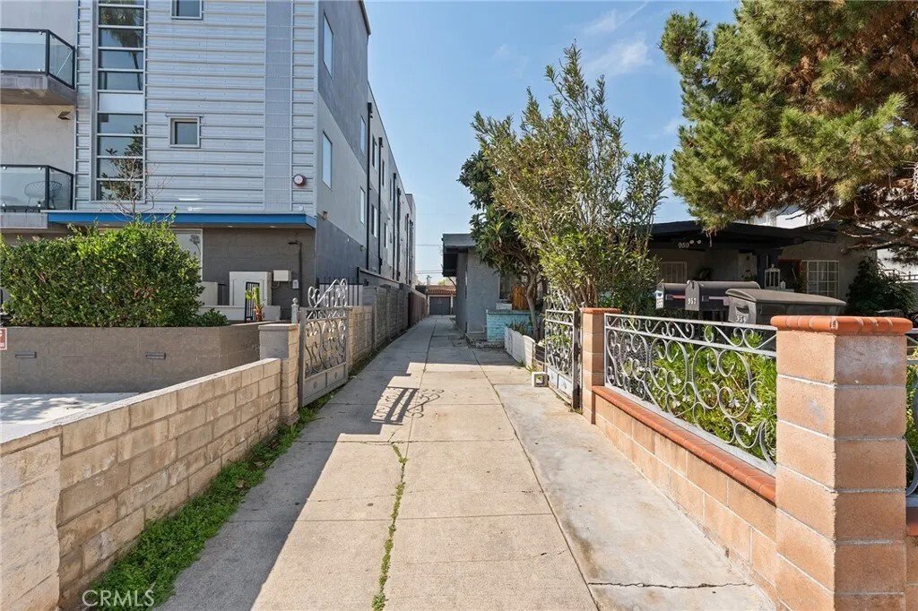 Los Angeles, California, United States 4 - 17331426