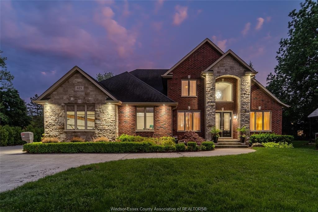 House in Windsor, Ontario, Canada 1 - 18076049