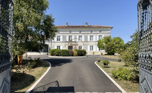 Casa a Hiersac, Nuova Aquitania, Francia 1