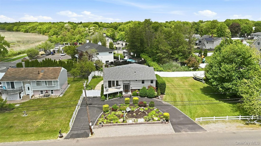 House in West Sayville, New York, United States 1 - 18072750