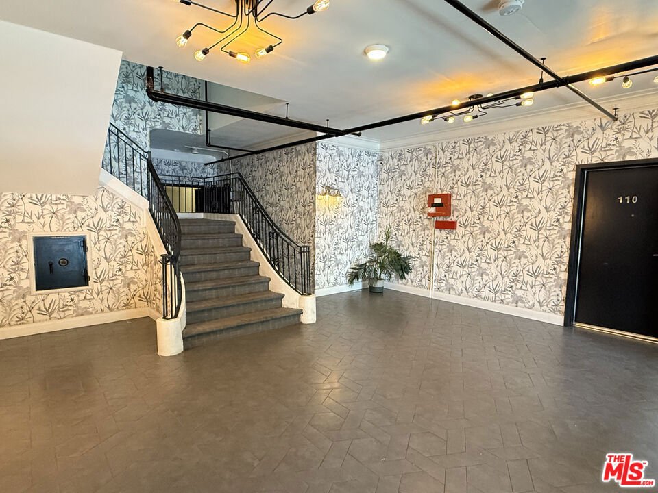 Los Angeles, California, United States 4 - 18074773