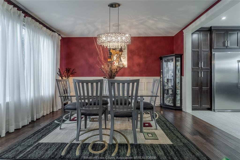 House in Windsor, Ontario, Canada 5 - 18076049