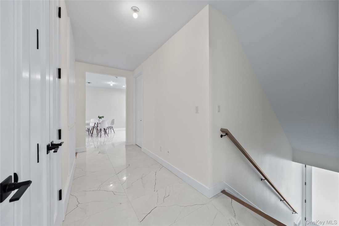Condo in Spring Valley, New York, United States 4 - 18076151