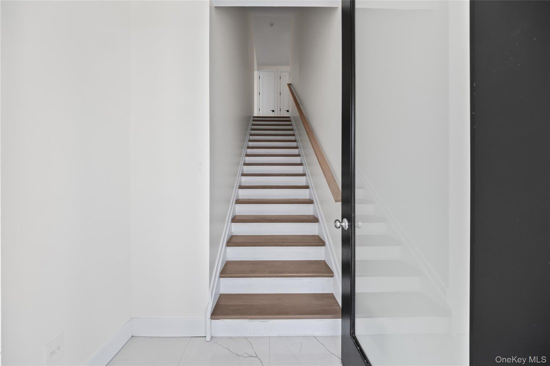 Condo in Spring Valley, New York, United States 3 - 18076151