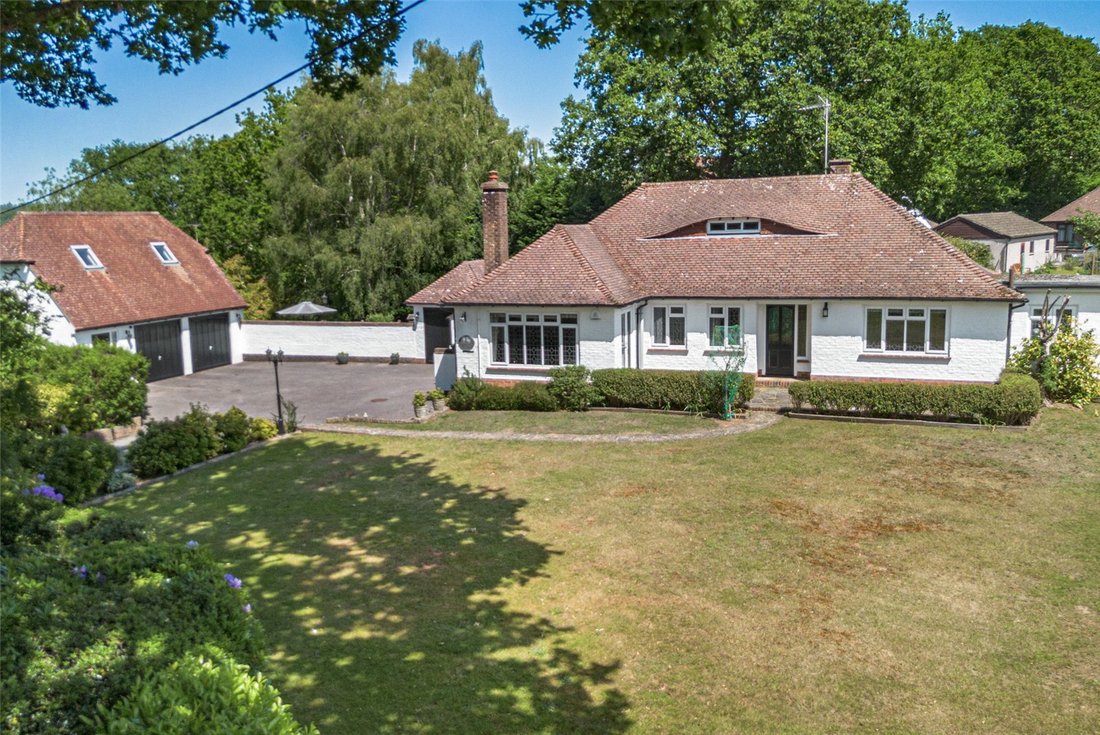 Bungalow in West Chiltington, England 1 - 18074475