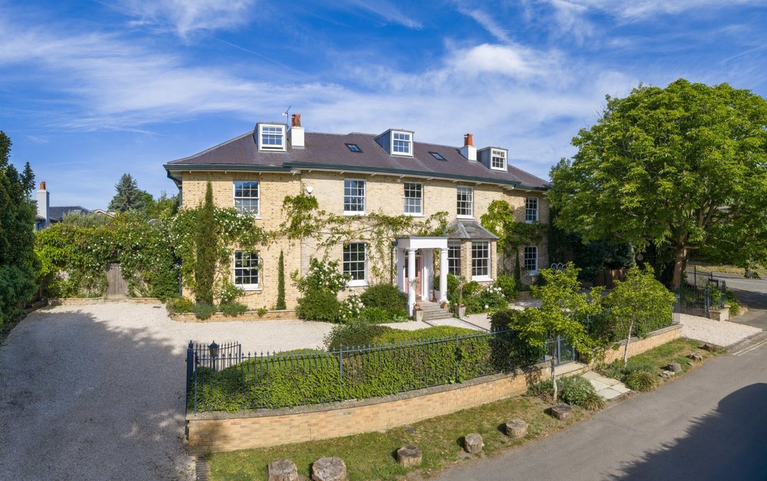 House in Esher, Elmbridge, England 1 - 18072525