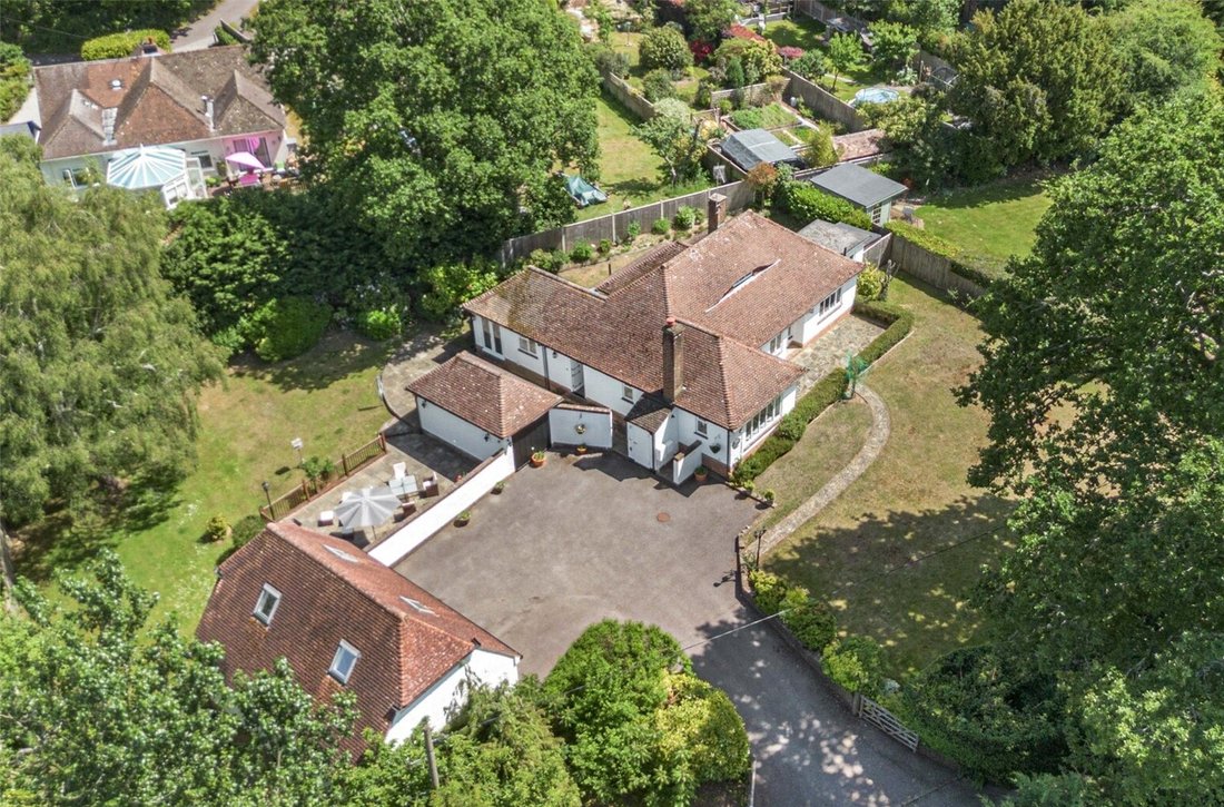 Bungalow in West Chiltington, England 3 - 18074475