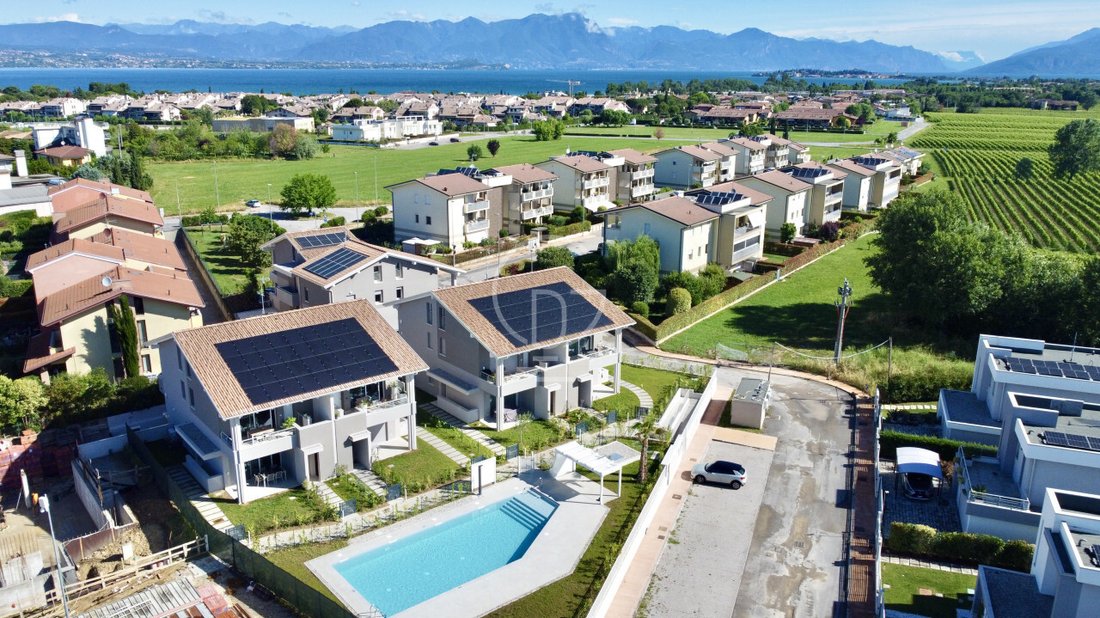 Apartment in Rivoltella, Desenzano del Garda, Lombardy 1 - 18077206