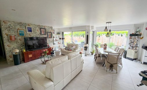 House in Paul Bert-Jules Guesde, Lys-lez-Lannoy, France 1