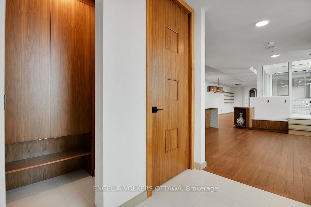 Condo in Ottawa, Ontario, Canada 3 - 18076658