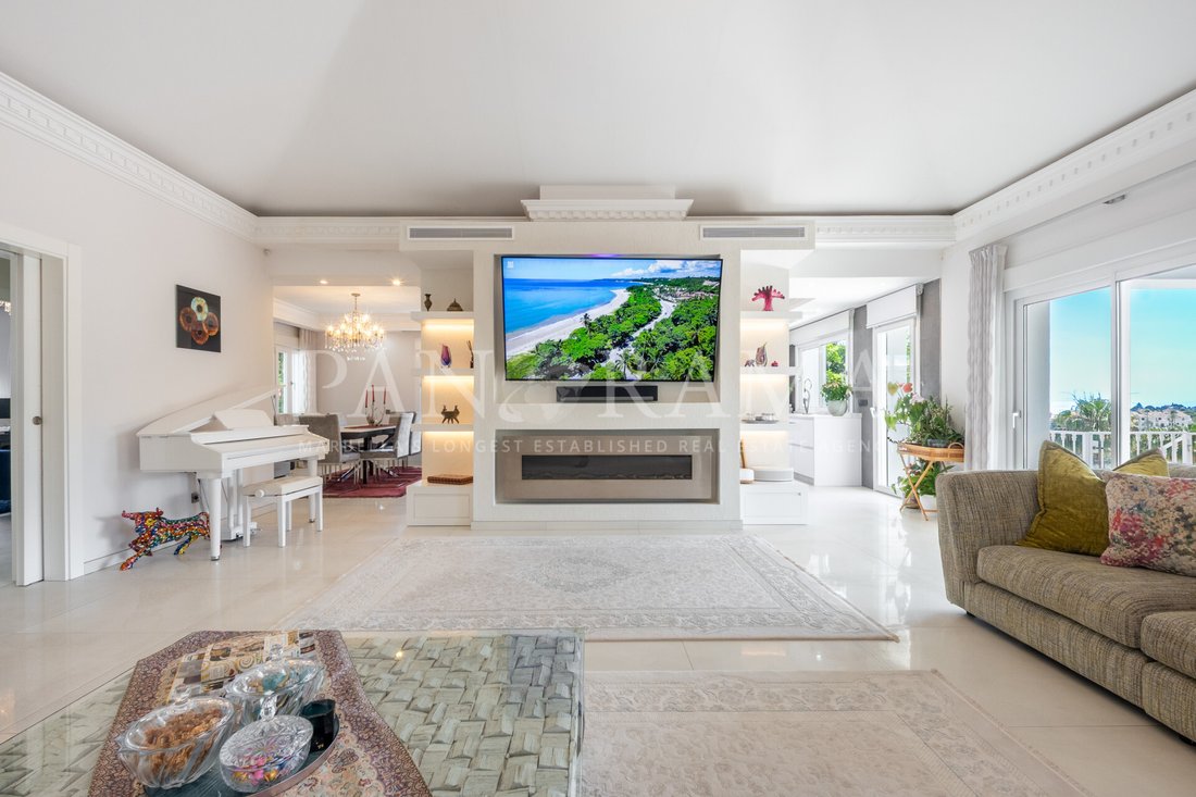 Villa in Benahavis, Andalusia, Spain 4 - 15351025