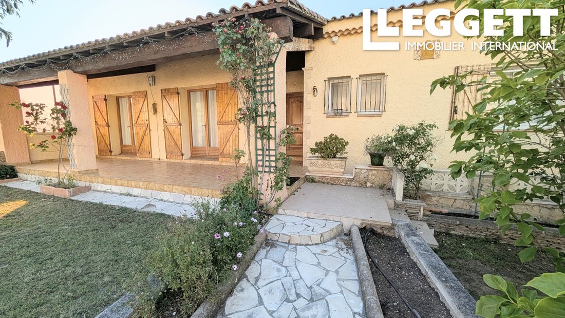 Villa in Carnoux-en-Provence, Provence-Alpes-Côte d'Azur, France 1 - 15492063