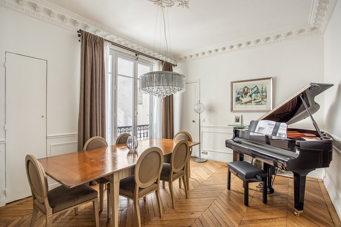 Apartment in Elysées-Madeleine, Paris 8e Arrondissement, Paris 2 - 18075365