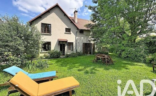 House in Vilmorin, Massy, France 1